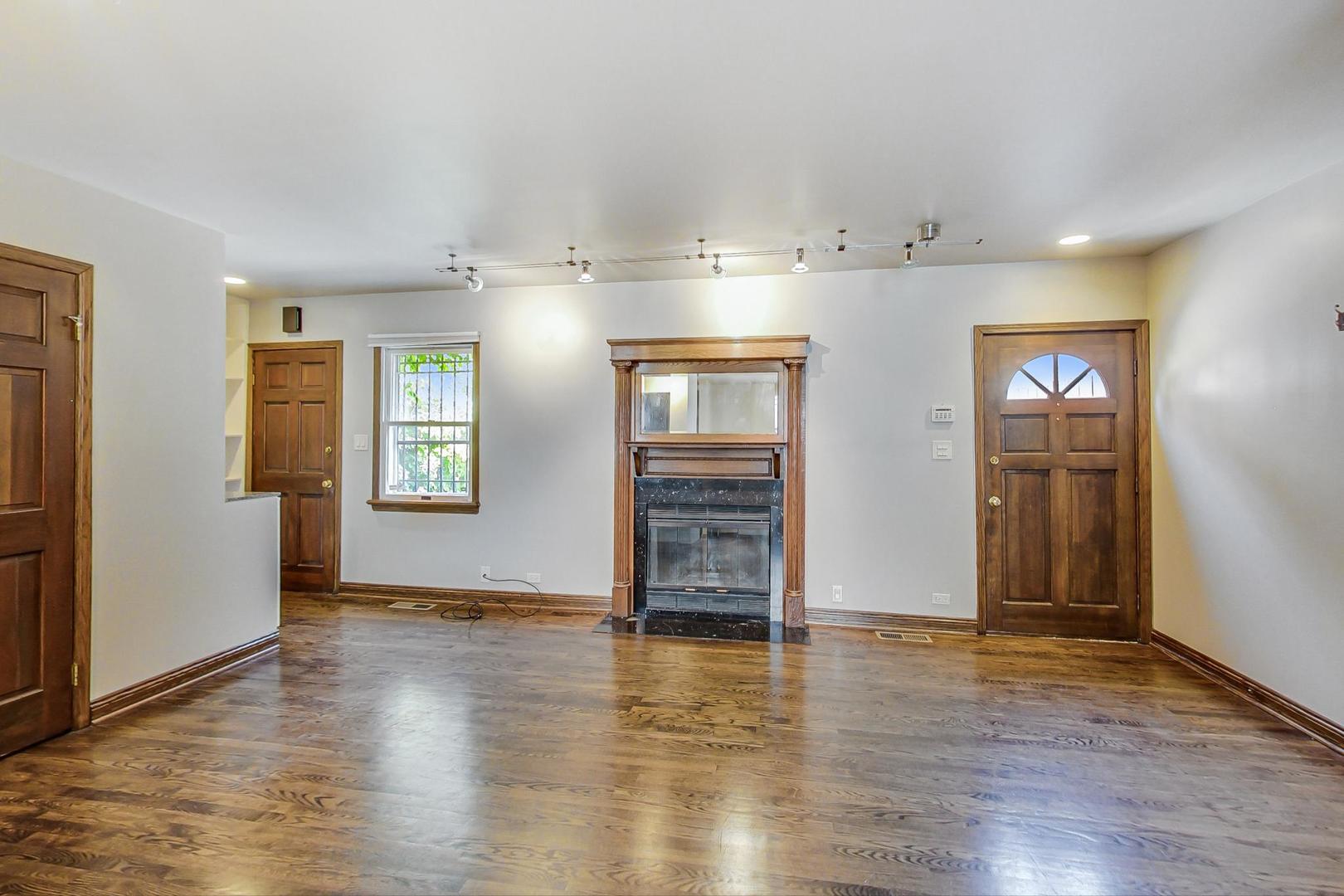 1415 W BARRY Avenue Unit: CH