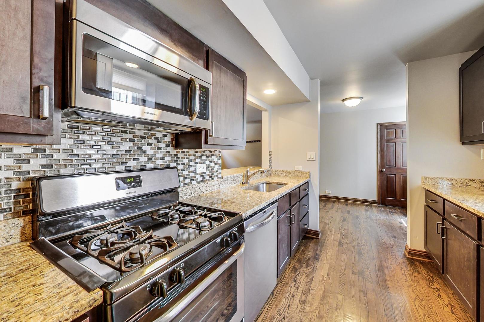 1415 W BARRY Avenue Unit: CH