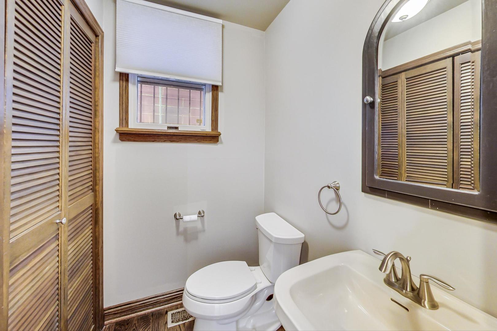 1415 W BARRY Avenue Unit: CH