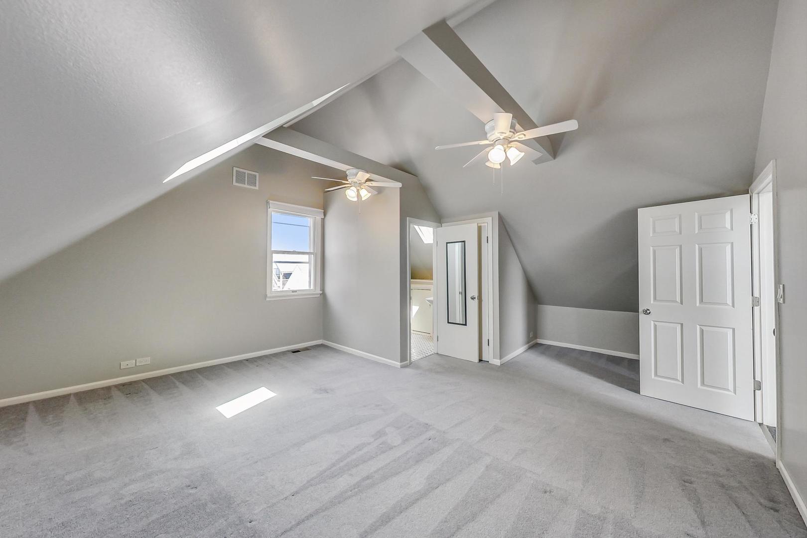 1415 W BARRY Avenue Unit: CH