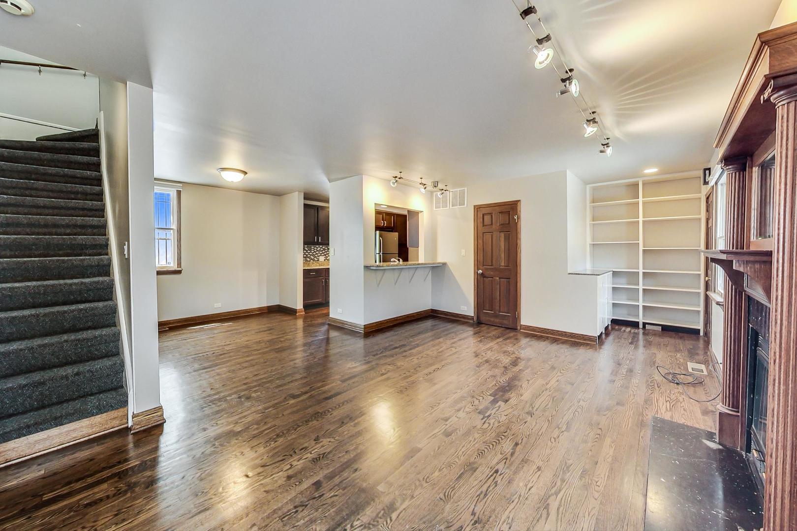 1415 W BARRY Avenue Unit: CH