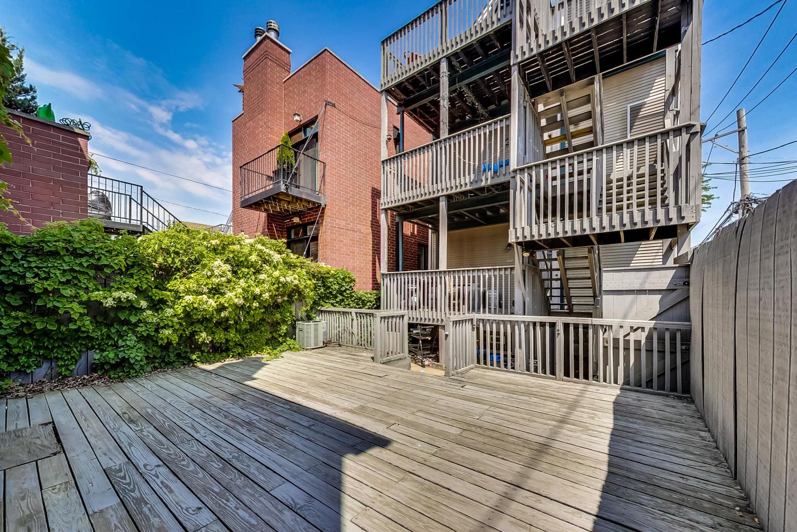 1415 W BARRY Avenue Unit: CH