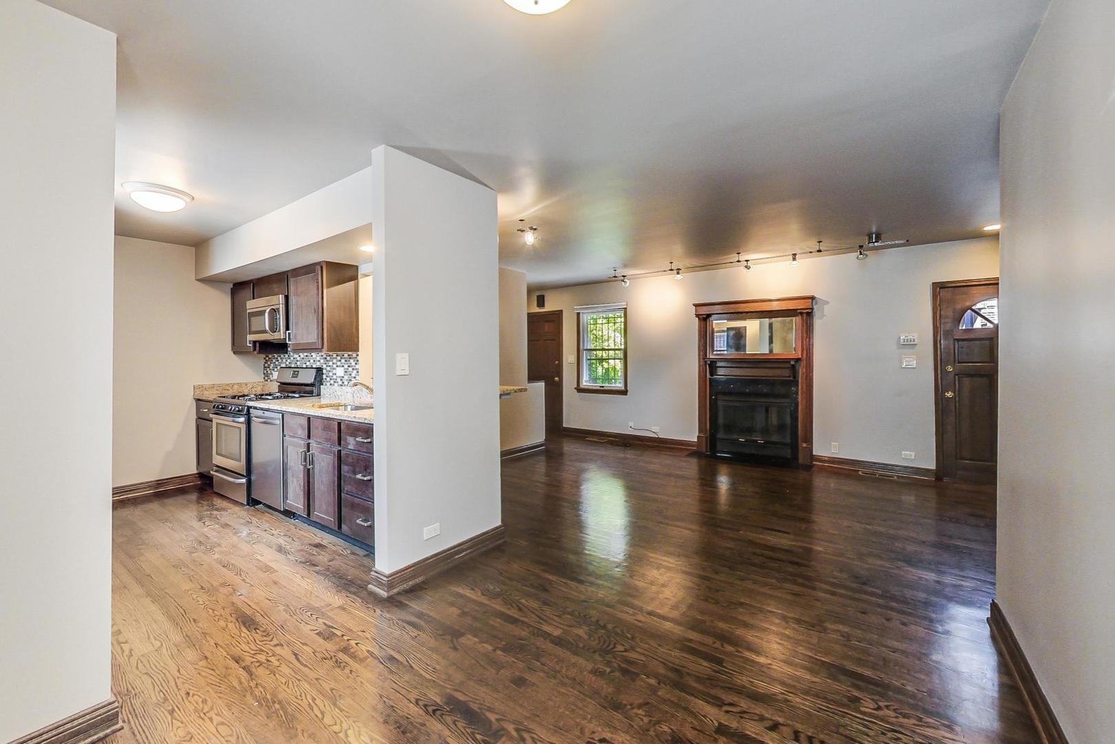 1415 W BARRY Avenue Unit: CH
