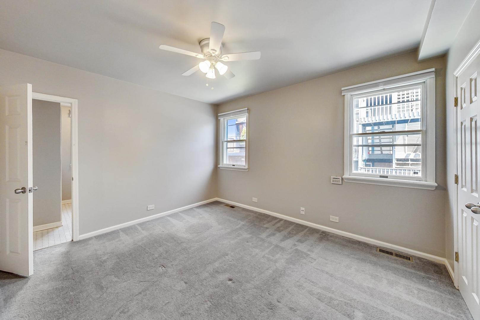 1415 W BARRY Avenue Unit: CH