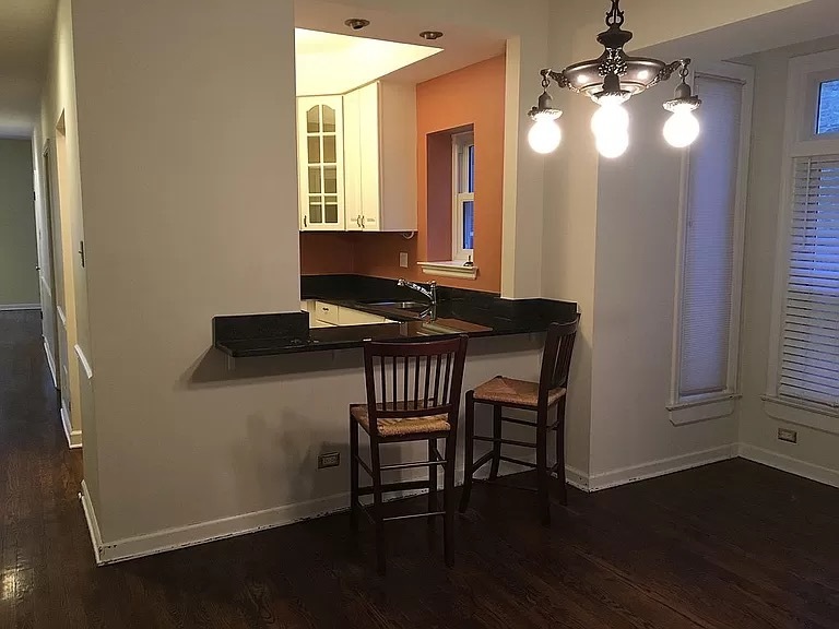 636 W GRACE Street Unit: 2W