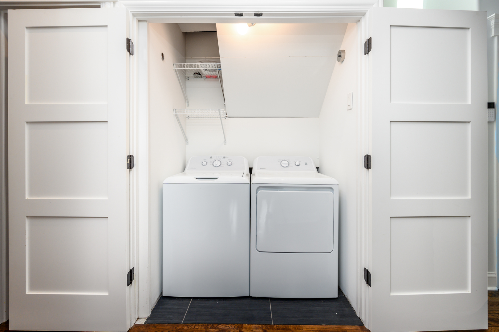 2111 W Wilson Avenue Unit: 2