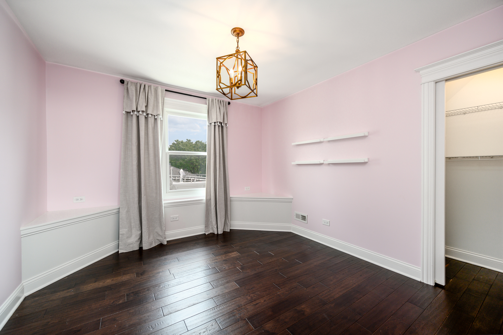 2111 W Wilson Avenue Unit: 2