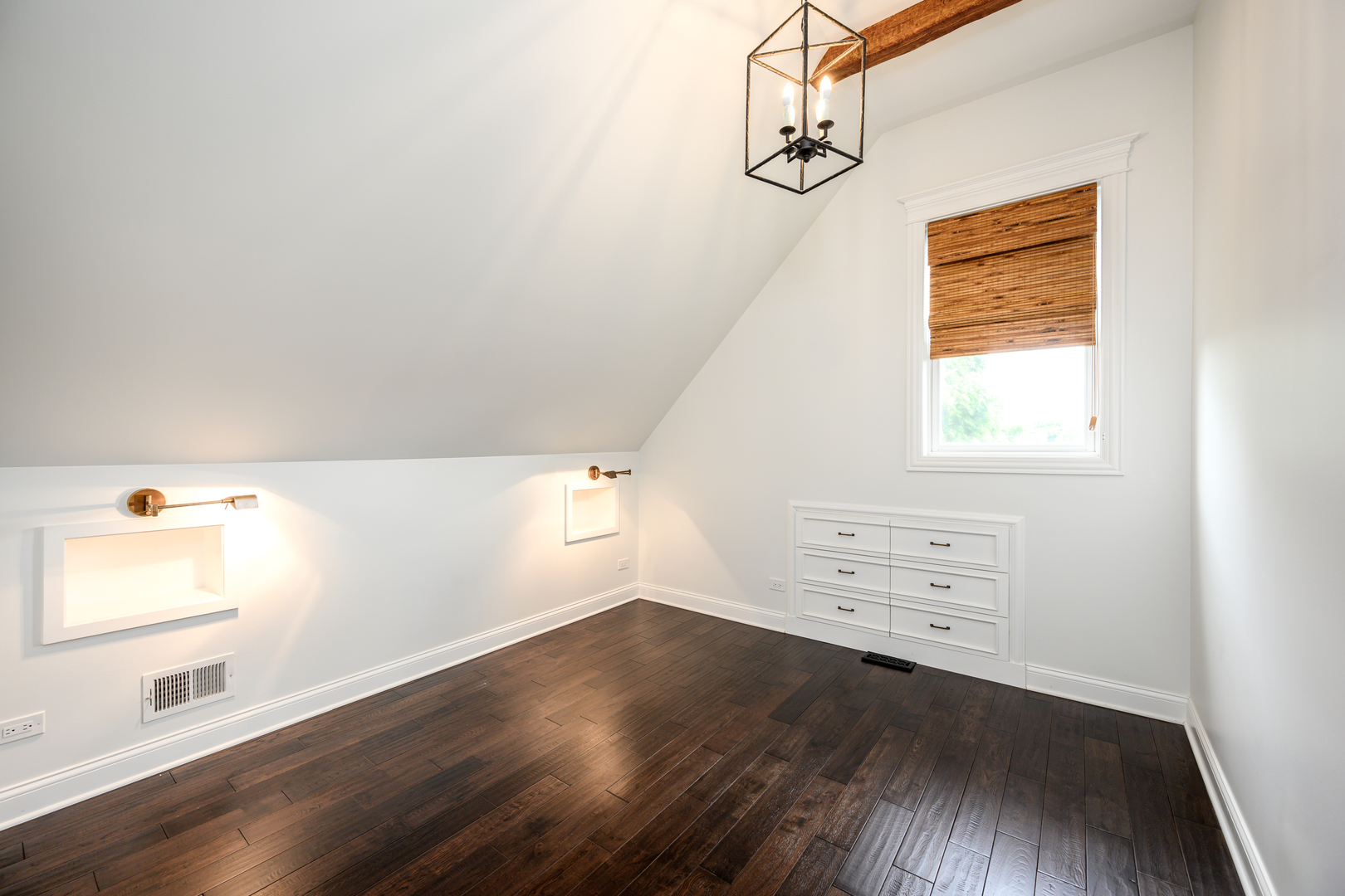 2111 W Wilson Avenue Unit: 2