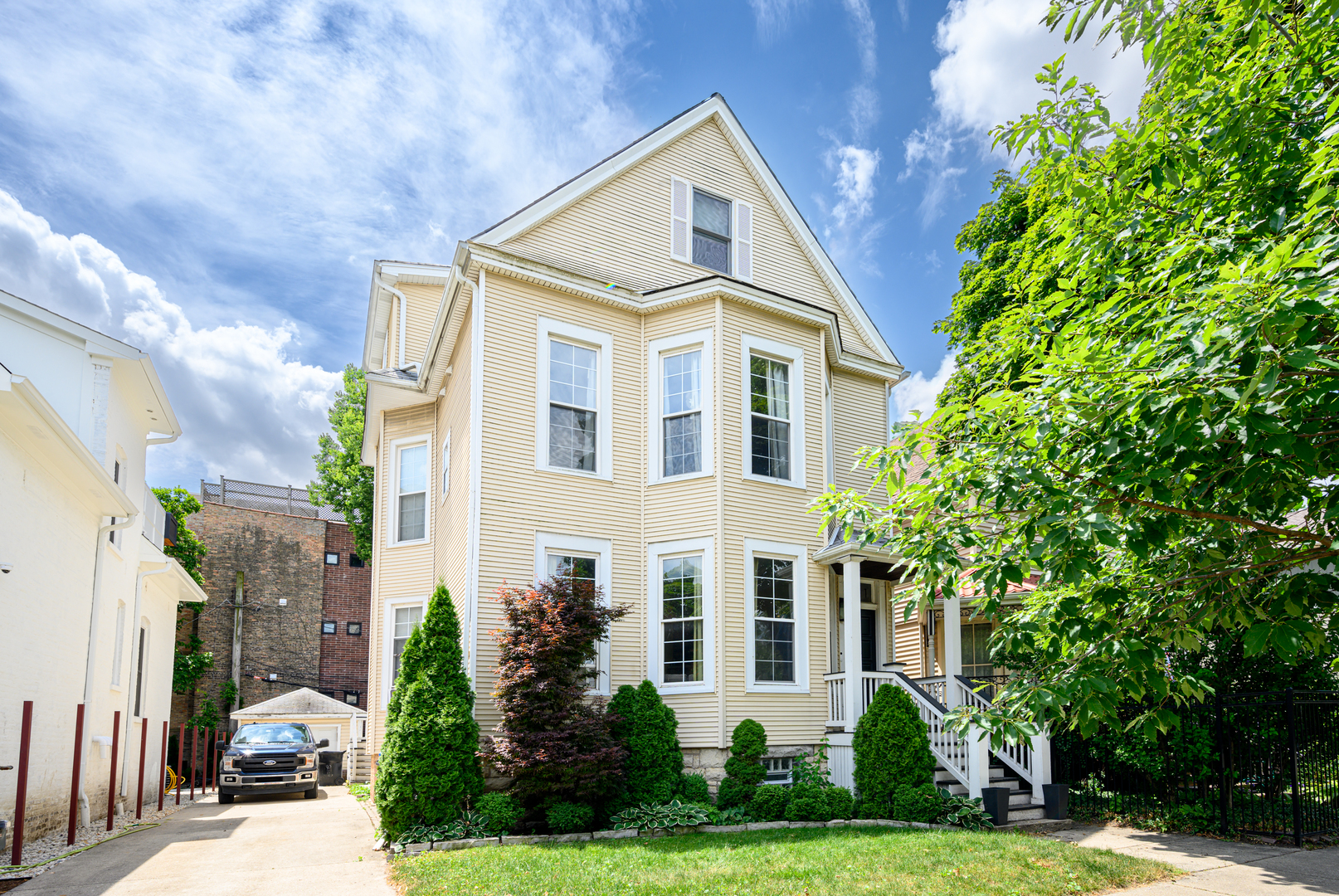 2111 W Wilson Avenue Unit: 2