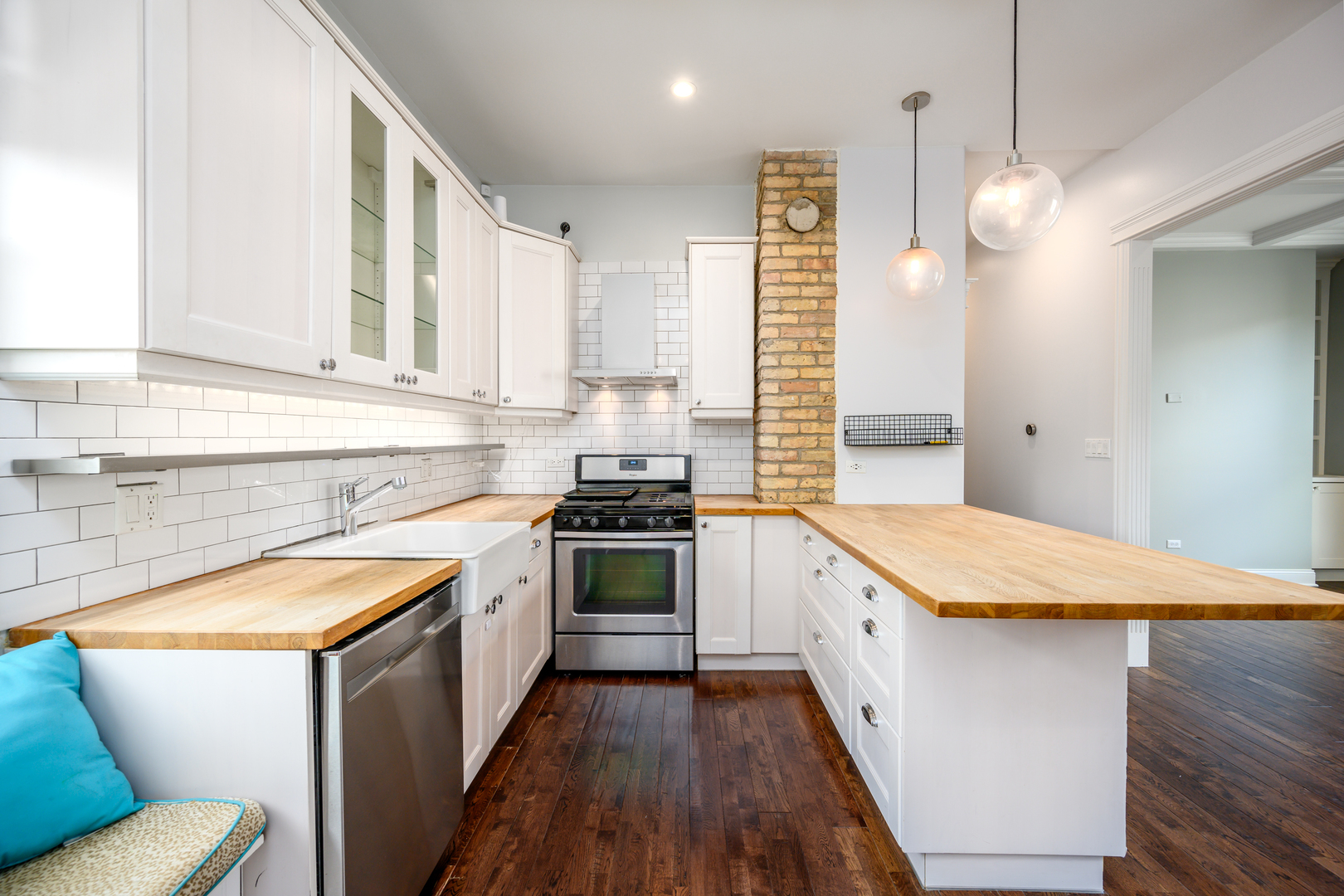 2111 W Wilson Avenue Unit: 2