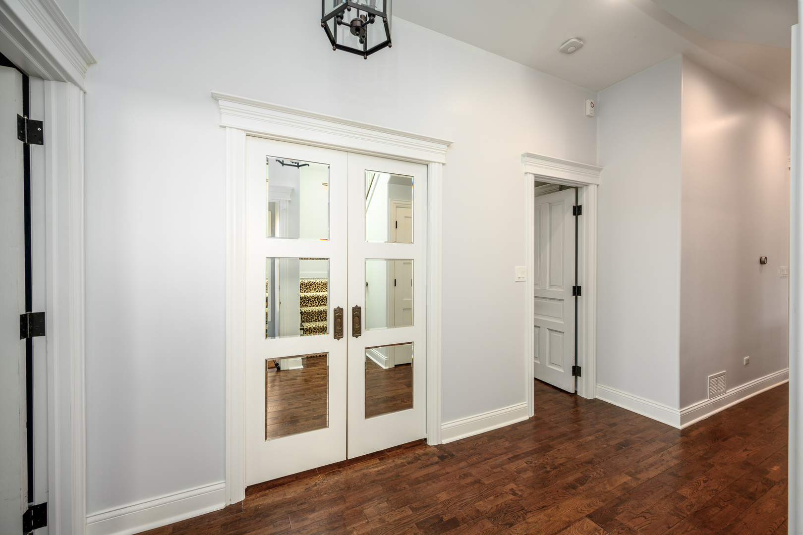 2111 W Wilson Avenue Unit: 2