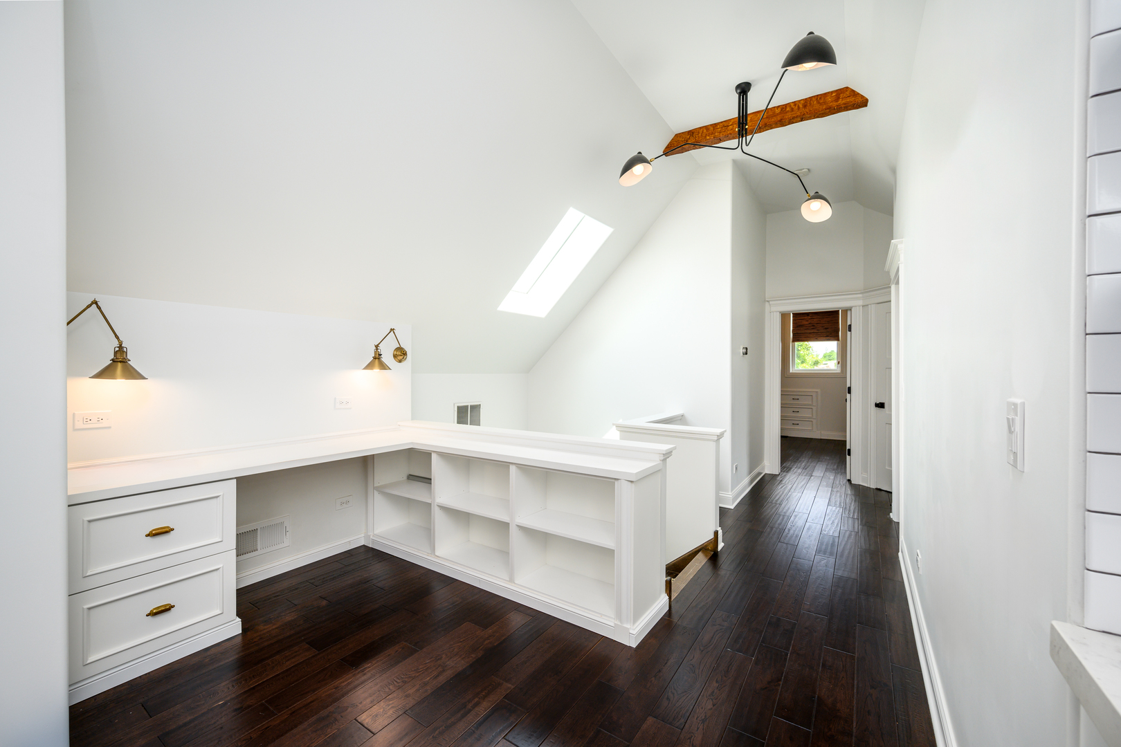 2111 W Wilson Avenue Unit: 2