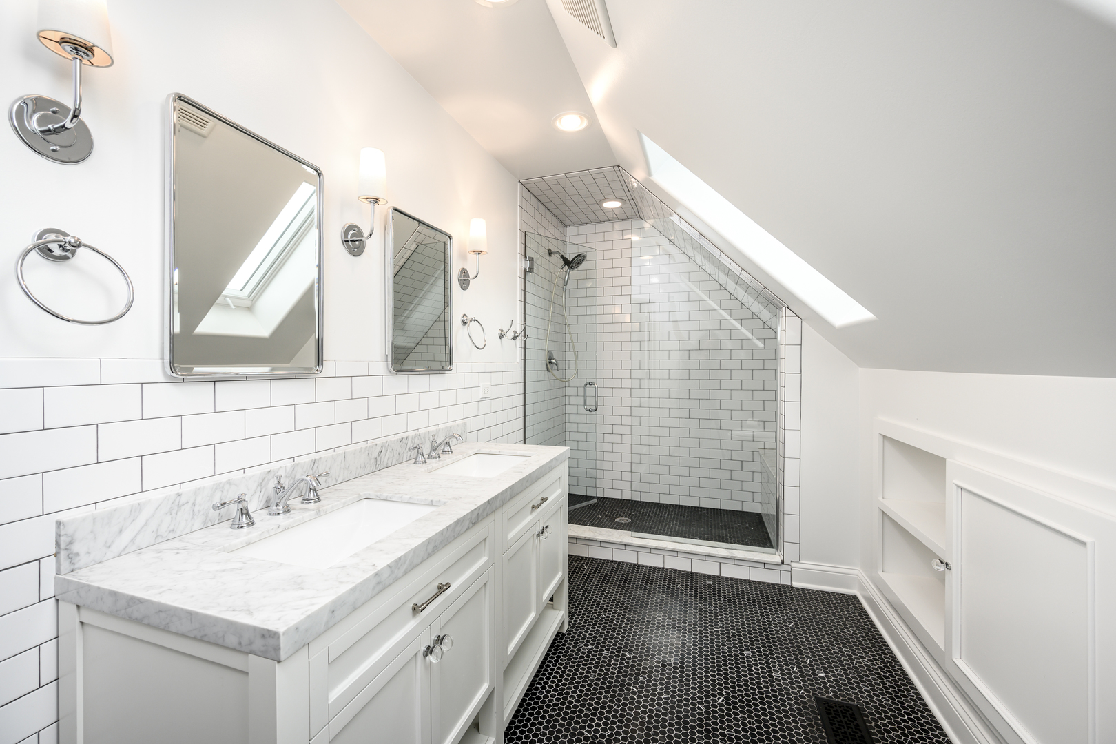 2111 W Wilson Avenue Unit: 2