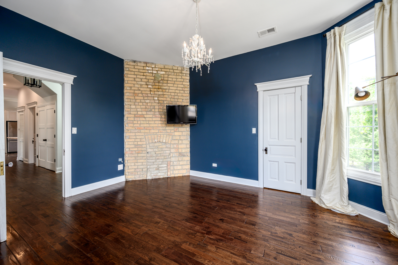 2111 W Wilson Avenue Unit: 2