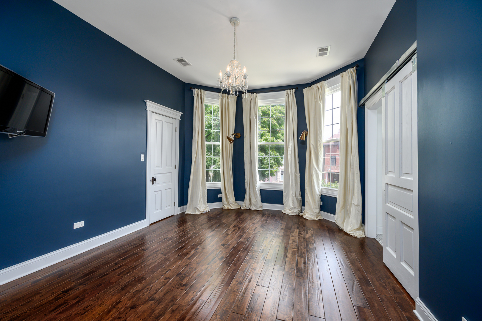 2111 W Wilson Avenue Unit: 2