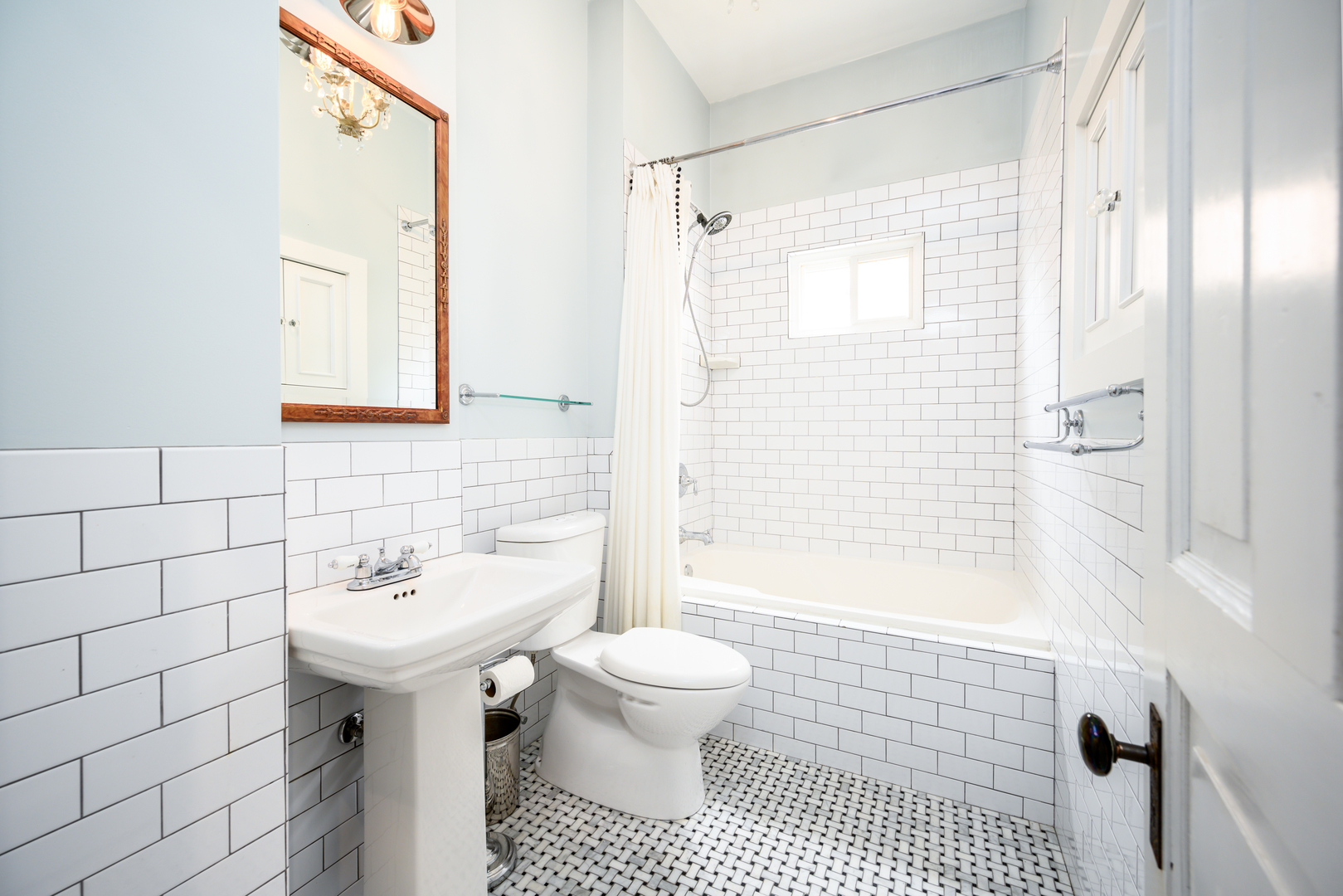 2111 W Wilson Avenue Unit: 2