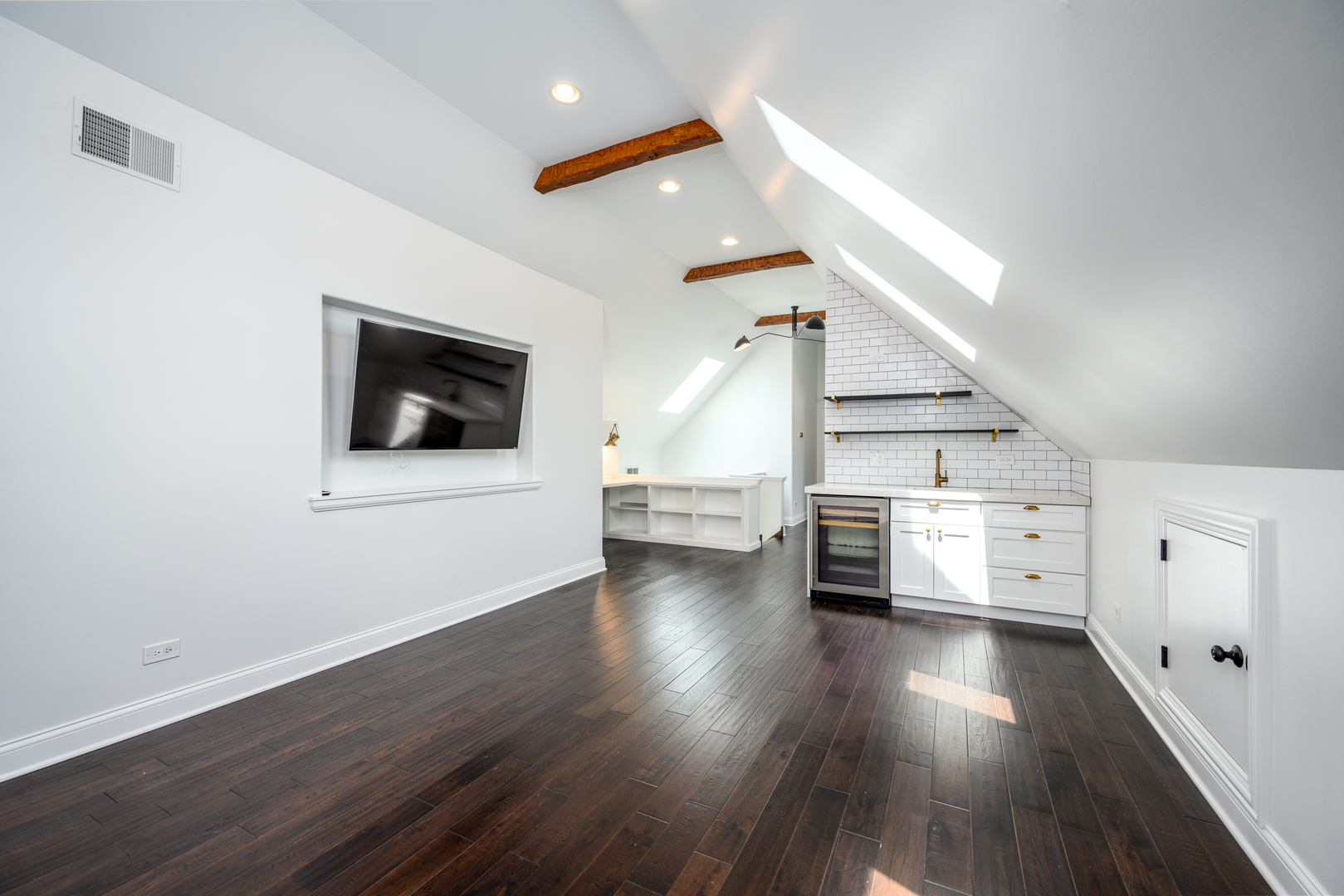 2111 W Wilson Avenue Unit: 2