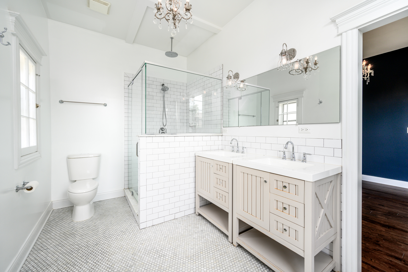 2111 W Wilson Avenue Unit: 2