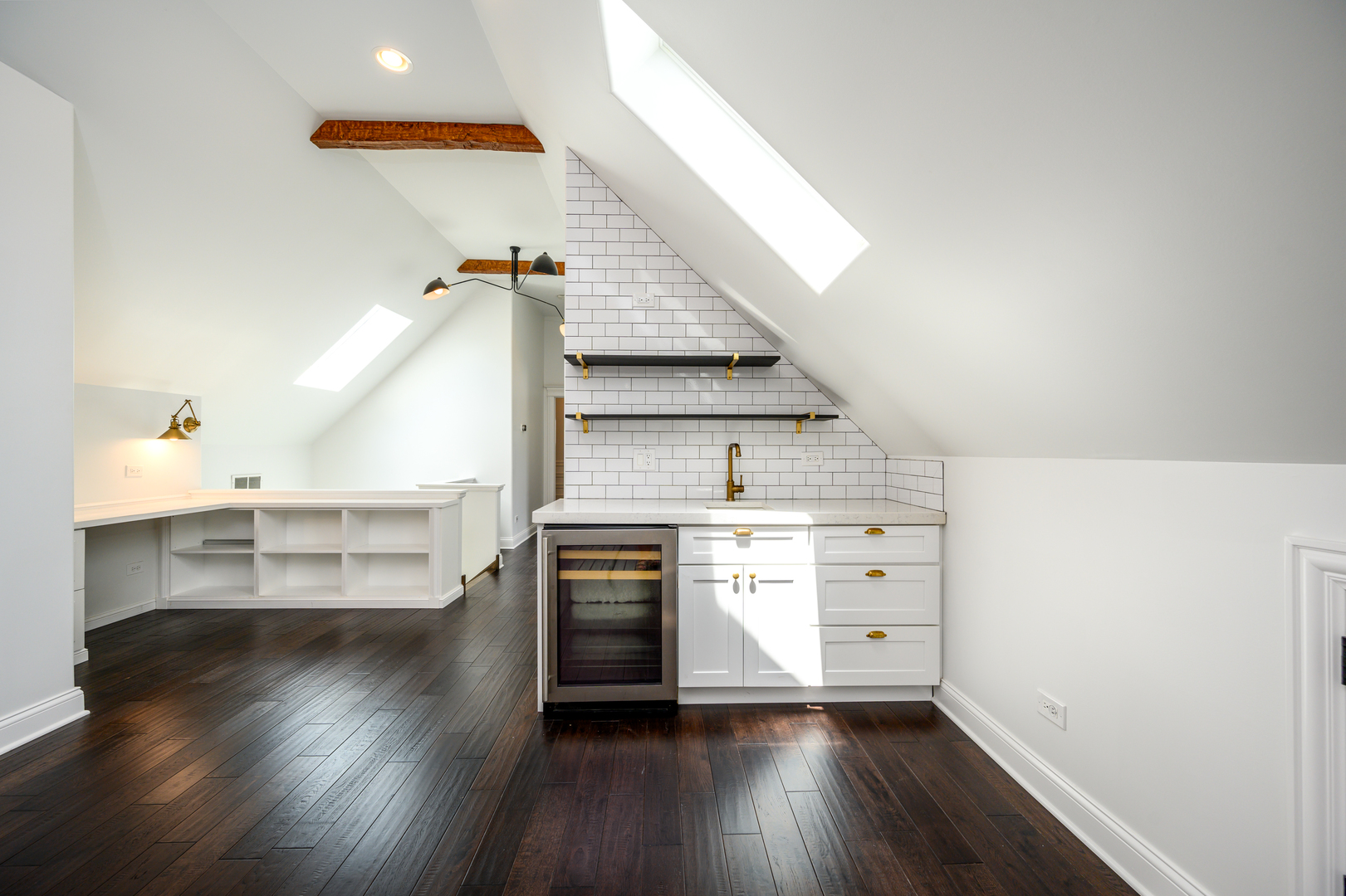 2111 W Wilson Avenue Unit: 2