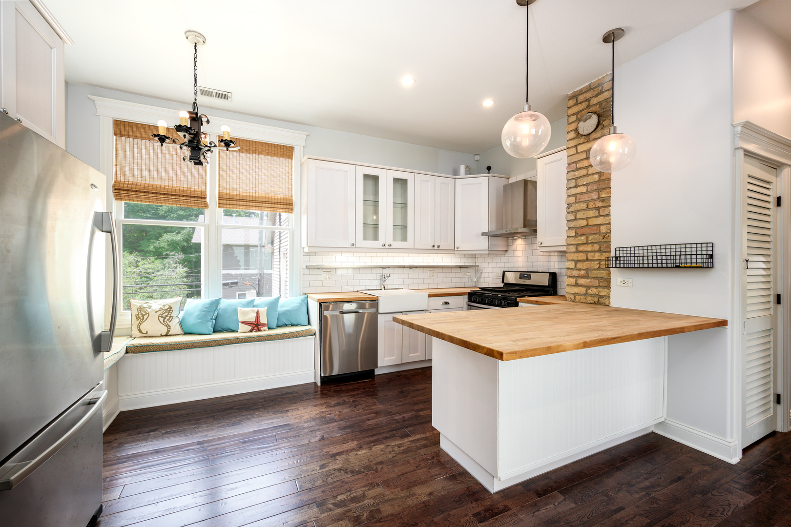 2111 W Wilson Avenue Unit: 2