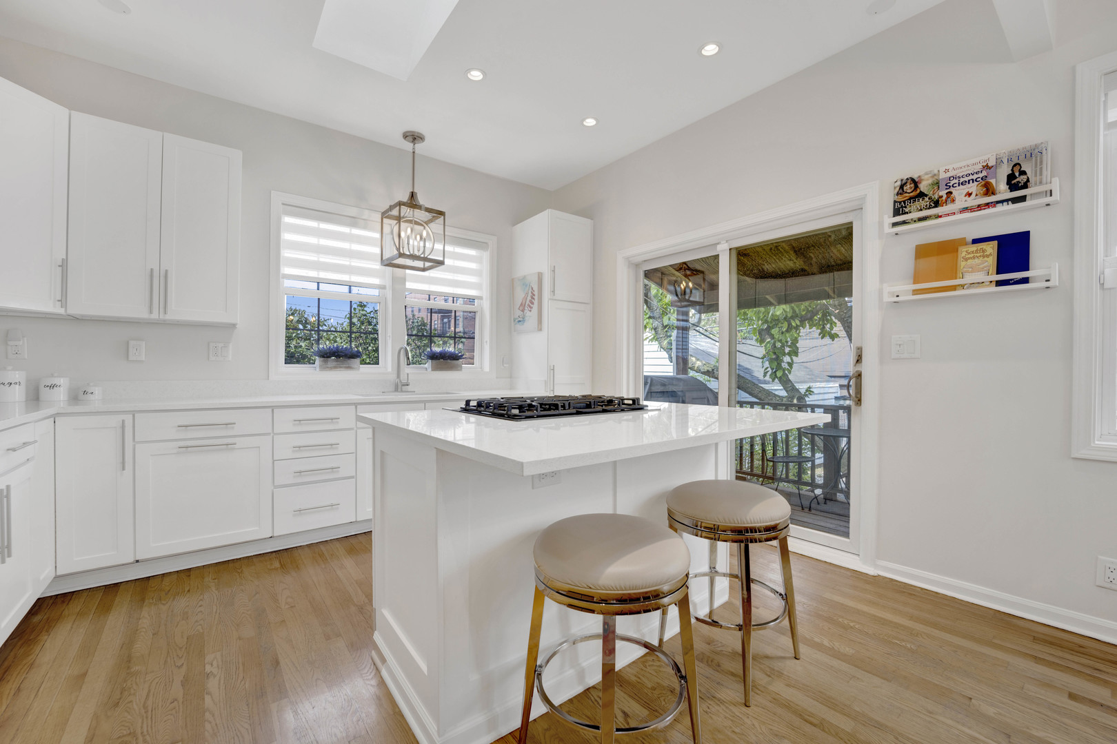 2705 N Marshfield Avenue