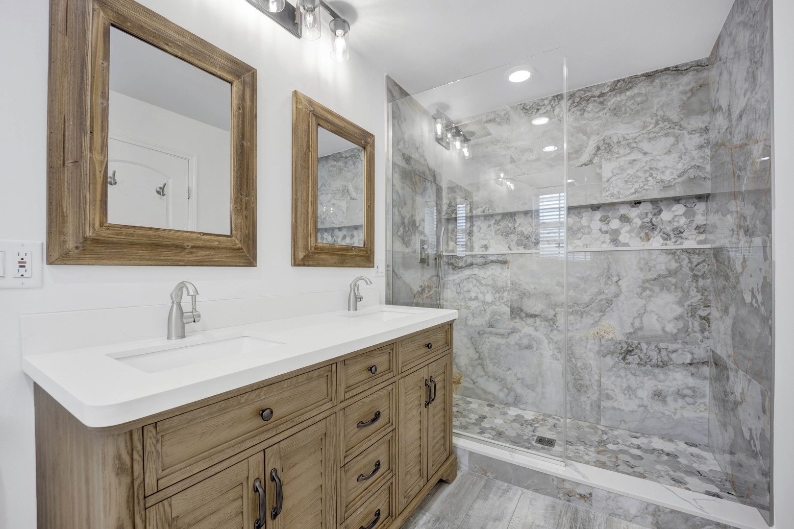 2705 N Marshfield Avenue