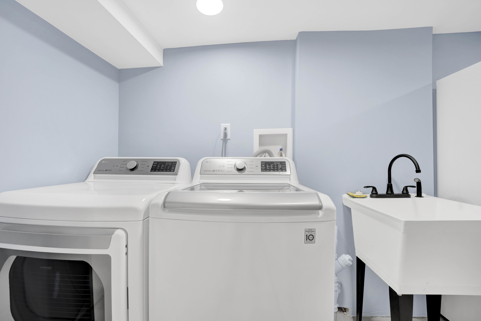 2705 N Marshfield Avenue