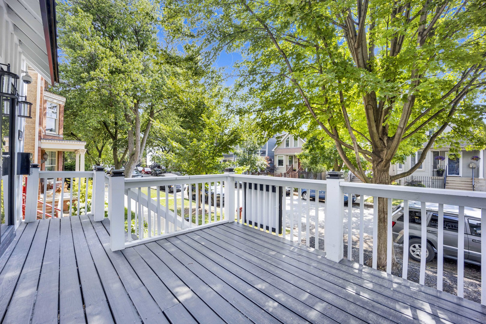 2705 N Marshfield Avenue