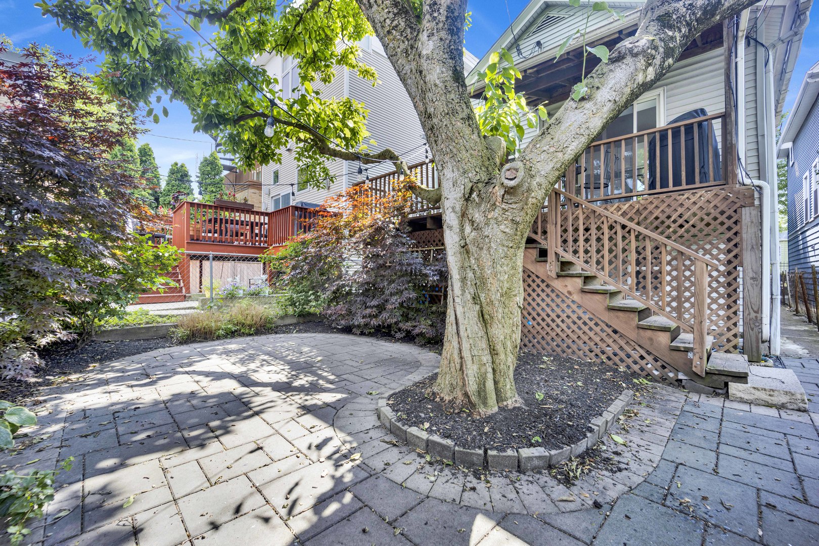 2705 N Marshfield Avenue