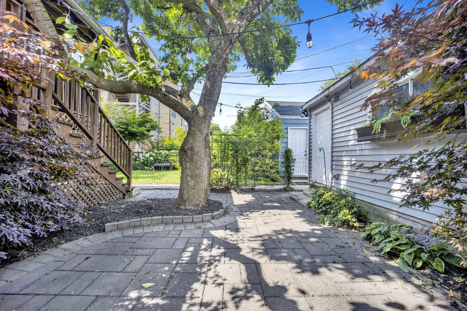 2705 N Marshfield Avenue