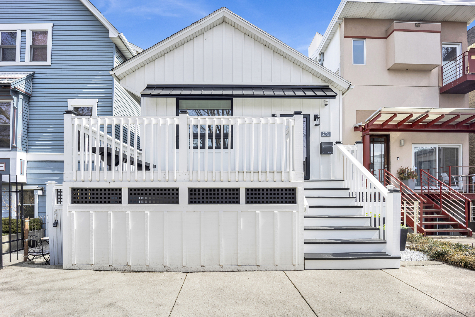 2705 N Marshfield Avenue