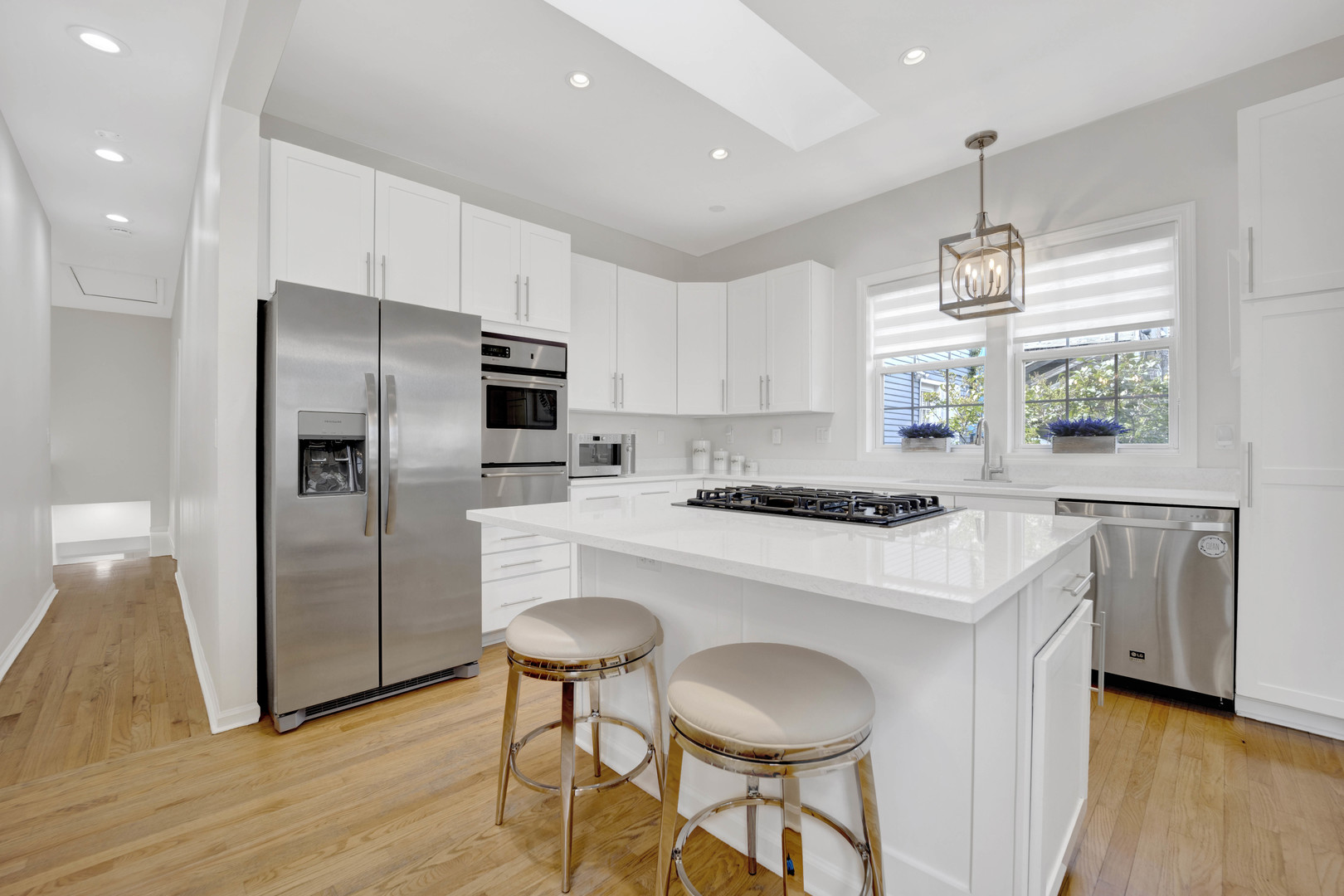 2705 N Marshfield Avenue