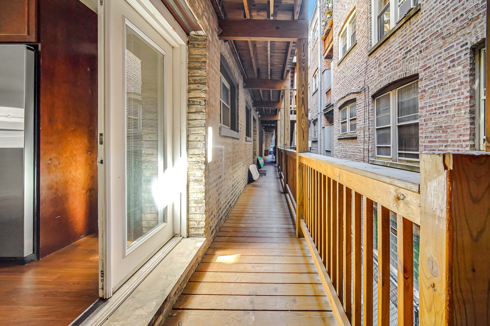 1358 W GREENLEAF Avenue Unit: 1N