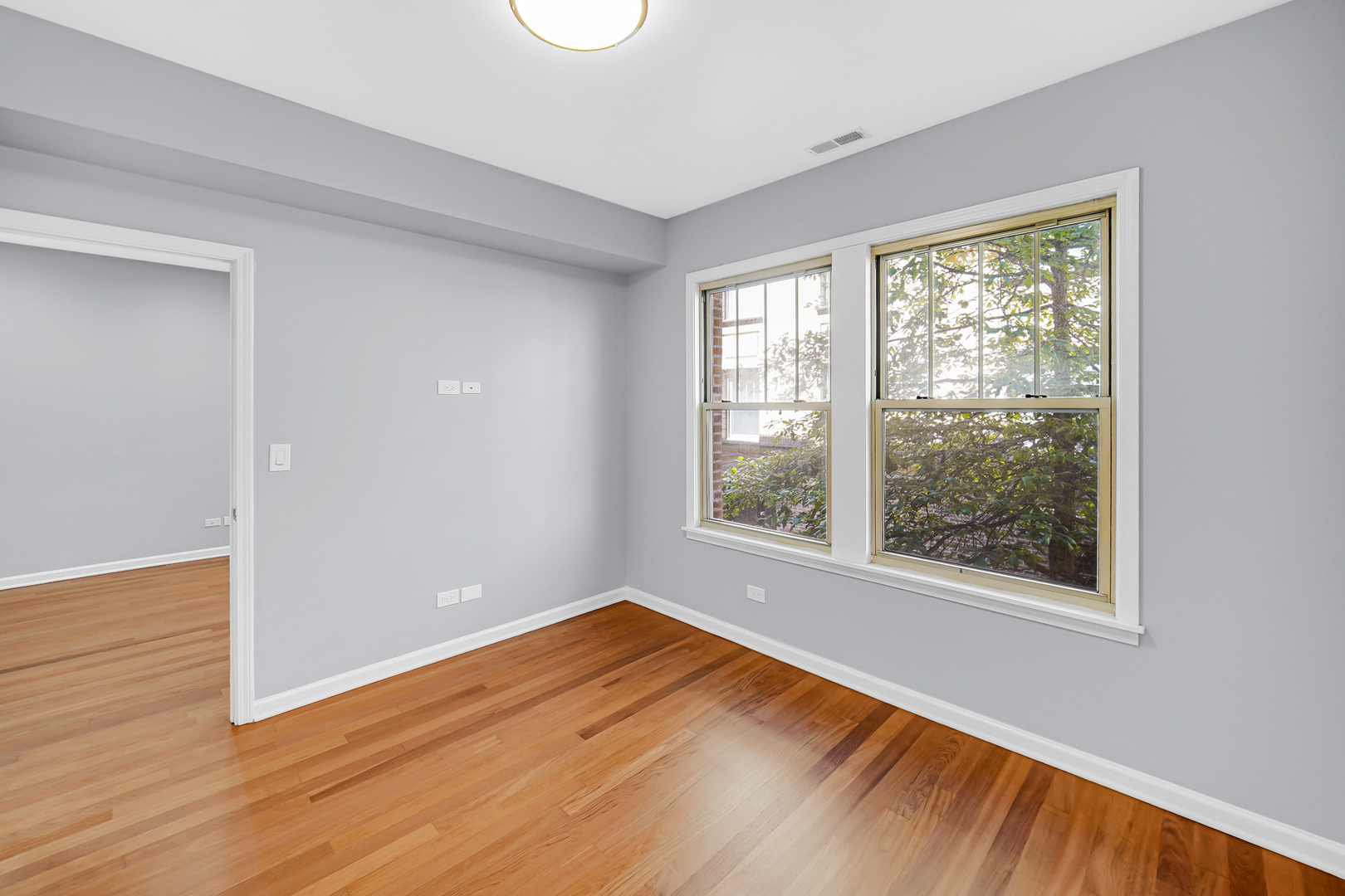 1358 W GREENLEAF Avenue Unit: 1N