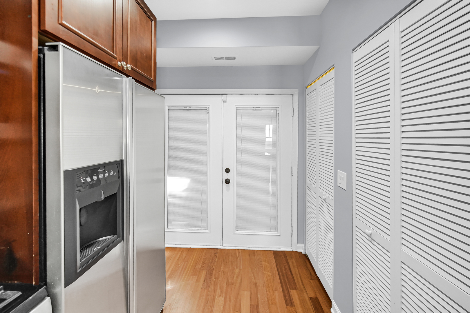 1358 W GREENLEAF Avenue Unit: 1N