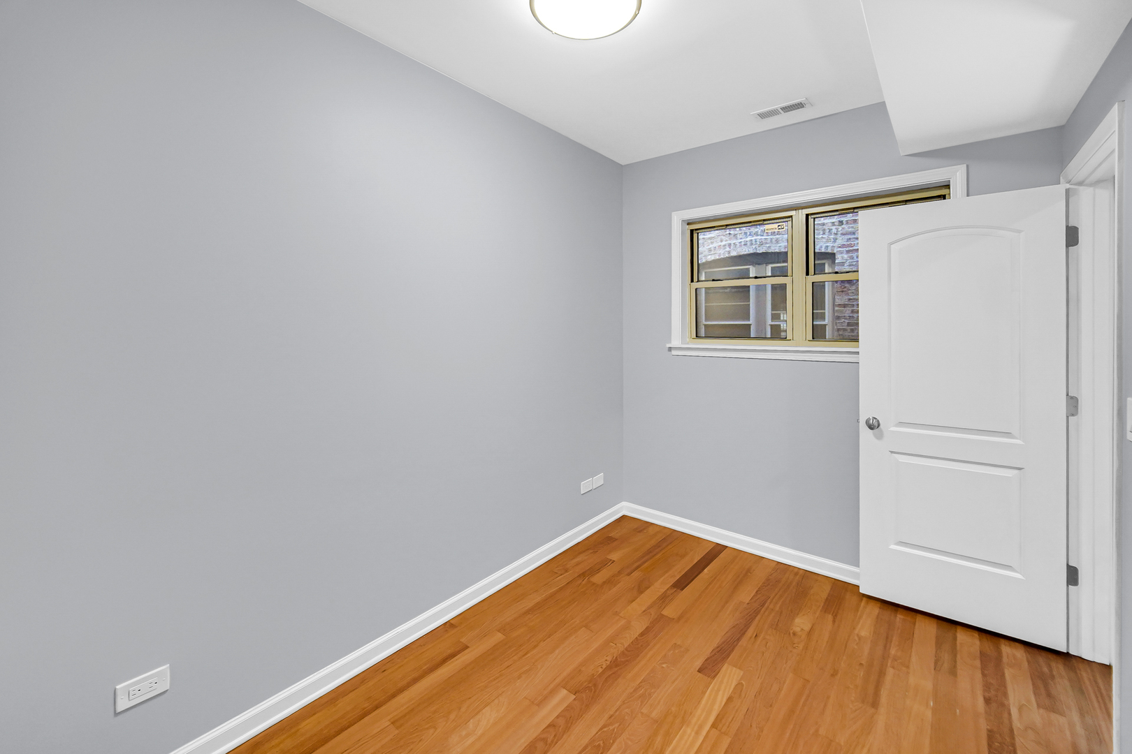 1358 W GREENLEAF Avenue Unit: 1N