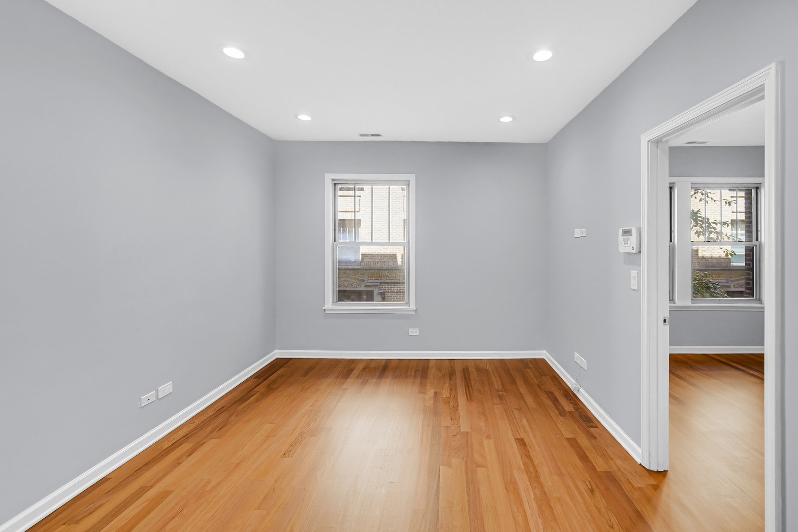 1358 W GREENLEAF Avenue Unit: 1N