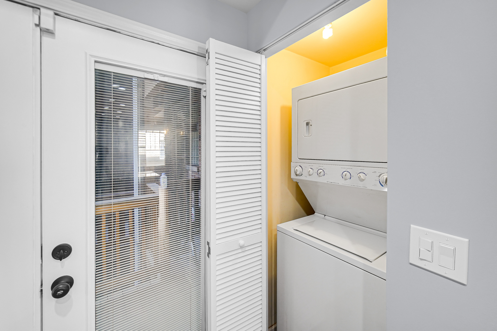 1358 W GREENLEAF Avenue Unit: 1N