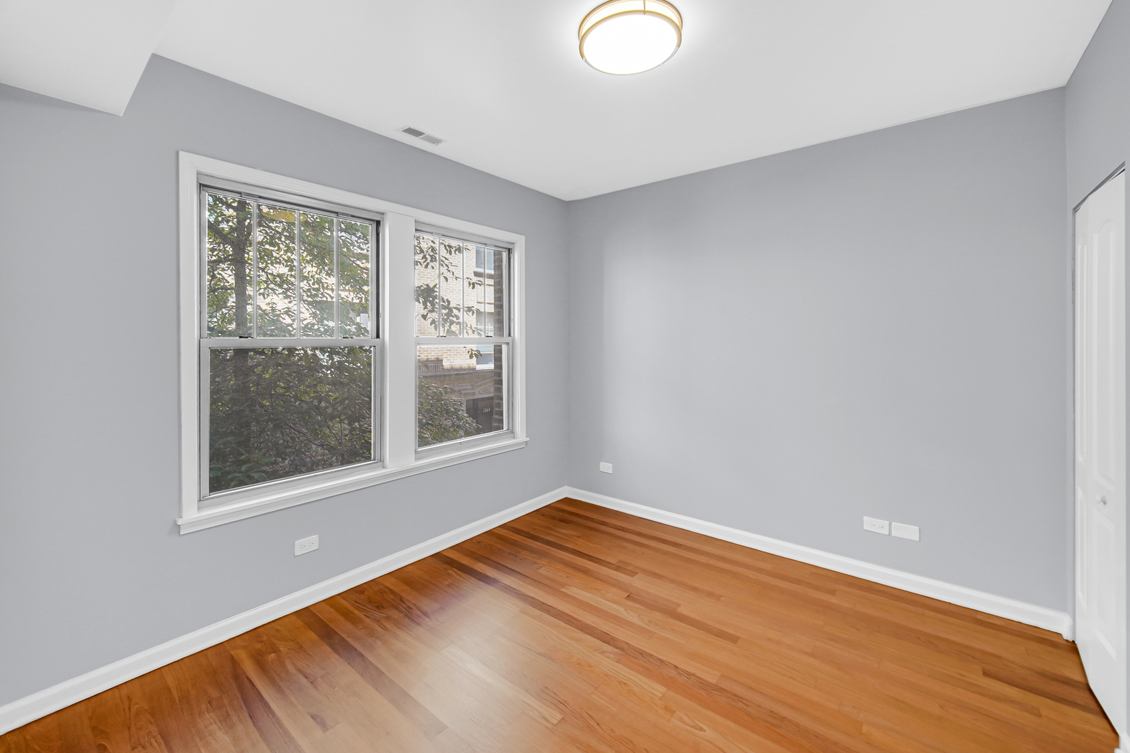 1358 W GREENLEAF Avenue Unit: 1N