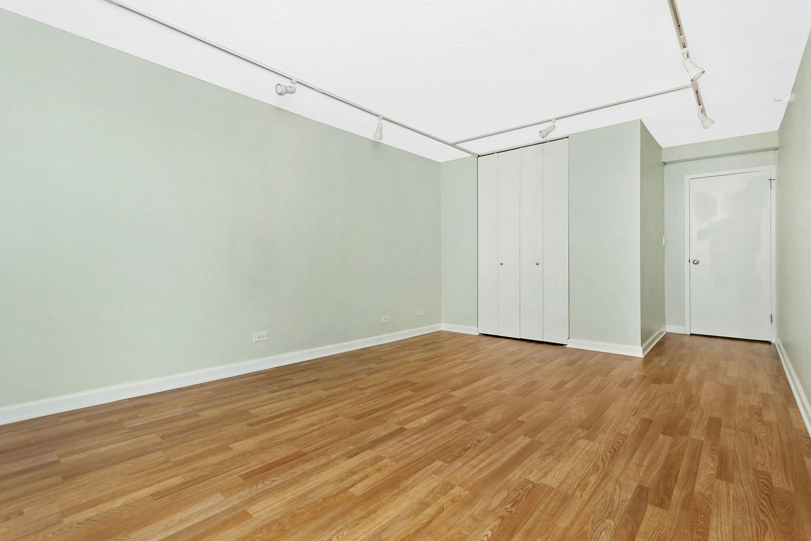 10 E ONTARIO Street Unit: 1609