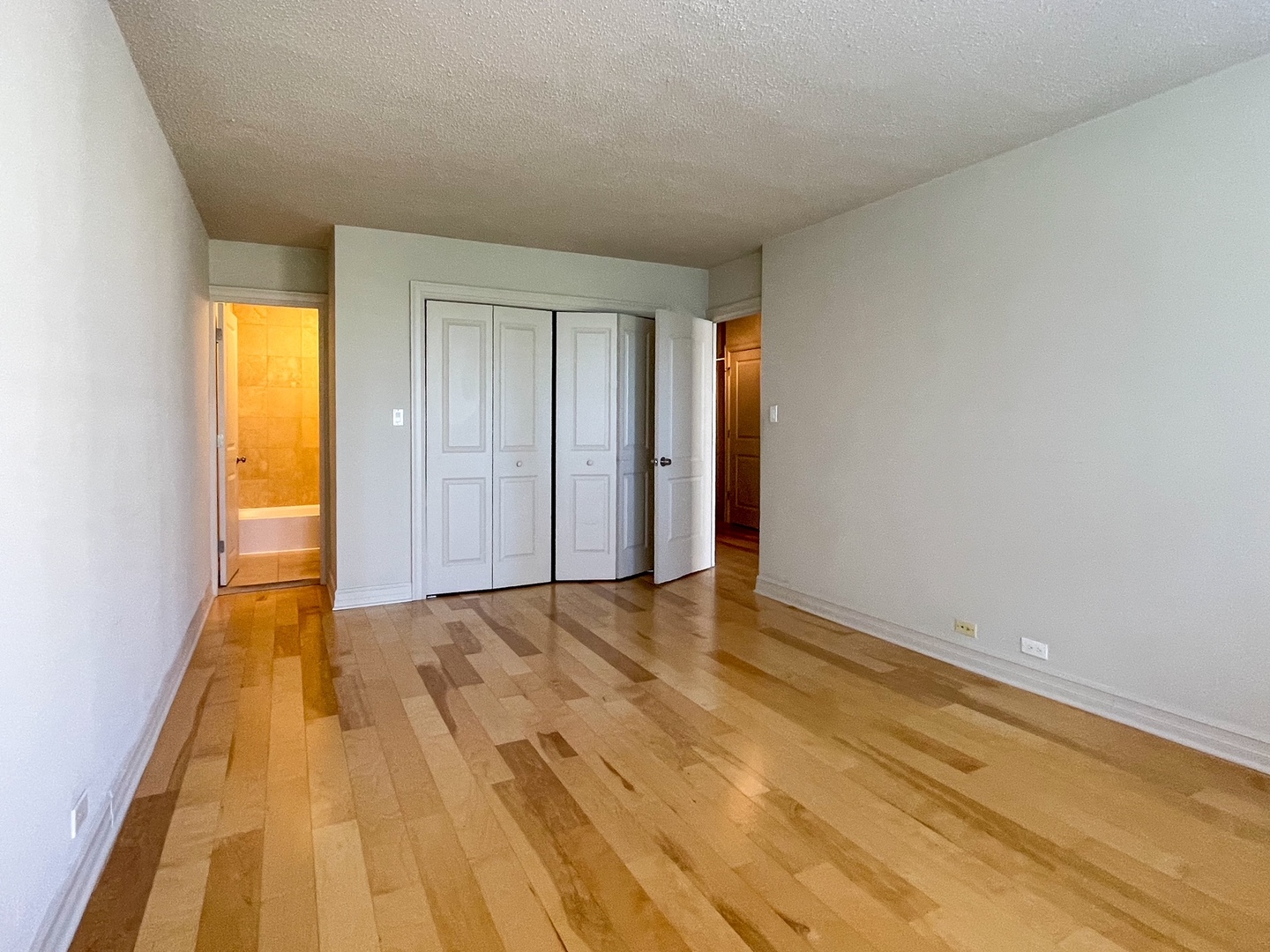2930 N SHERIDAN Road Unit: 607