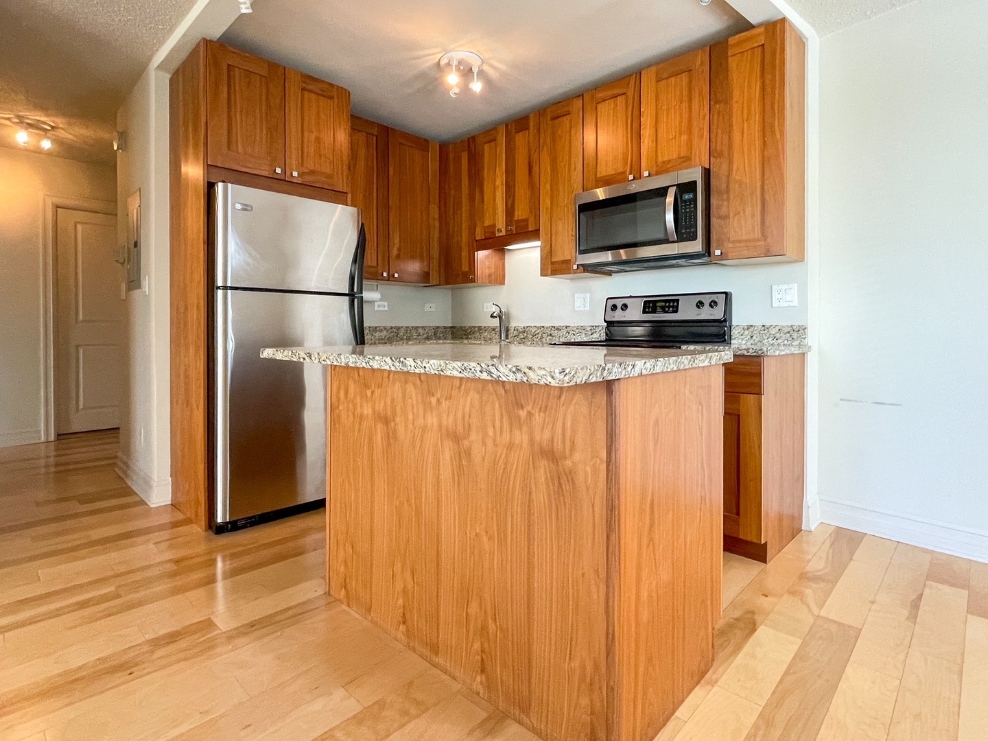 2930 N SHERIDAN Road Unit: 607