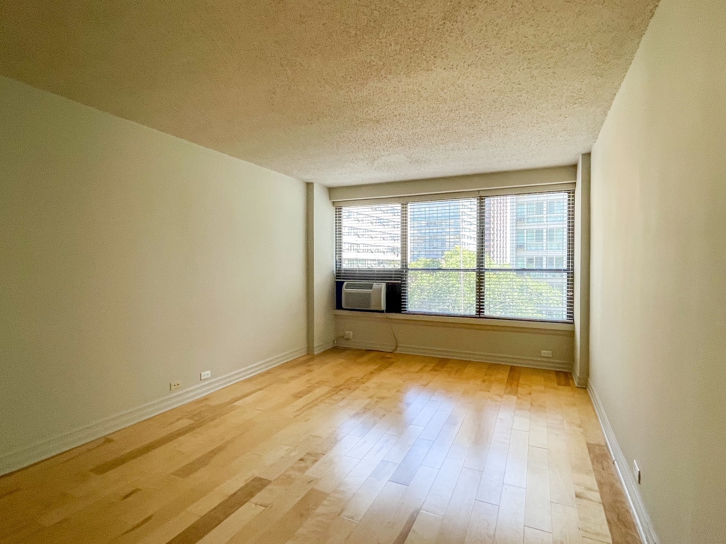 2930 N SHERIDAN Road Unit: 607