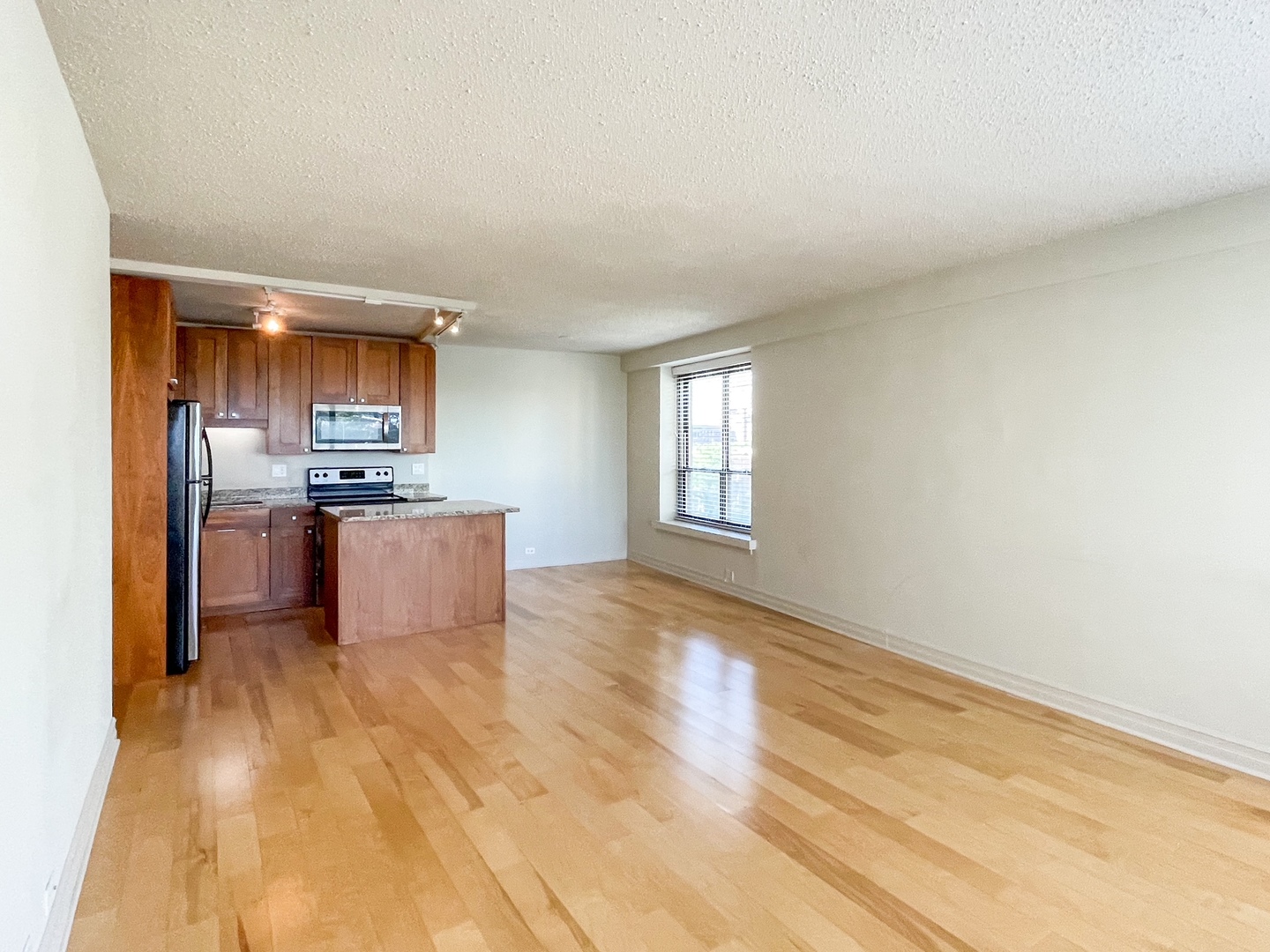 2930 N SHERIDAN Road Unit: 607