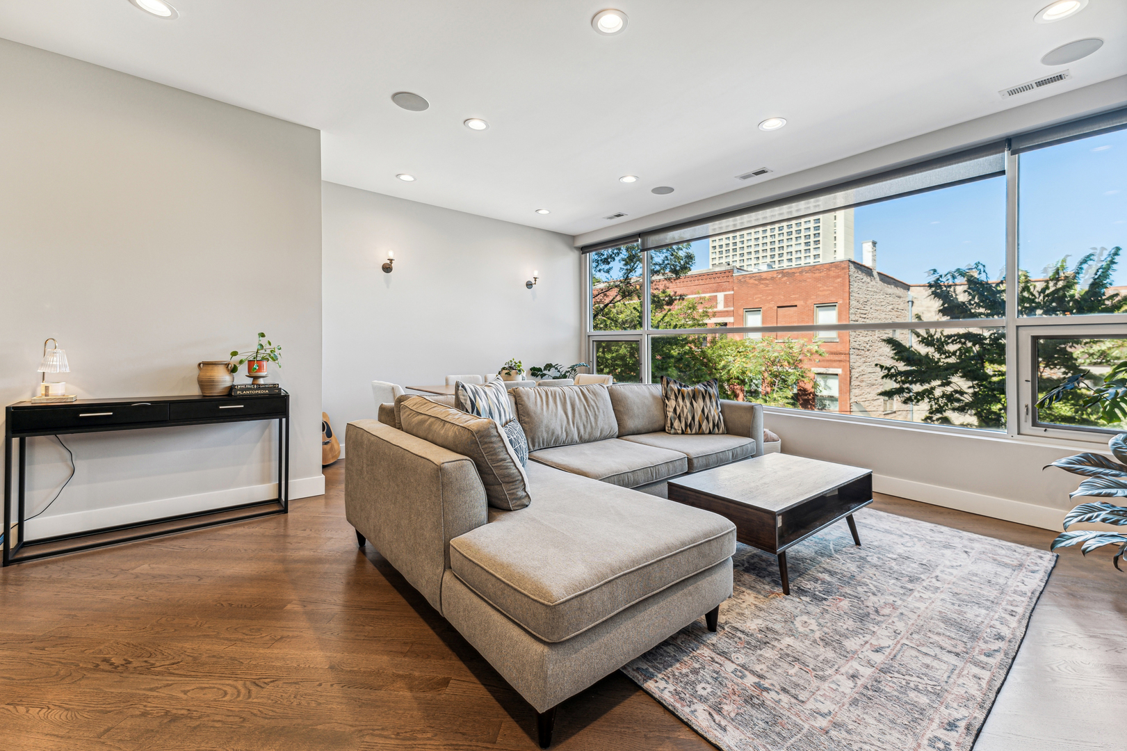 1443 W Thomas Street Unit: 2E