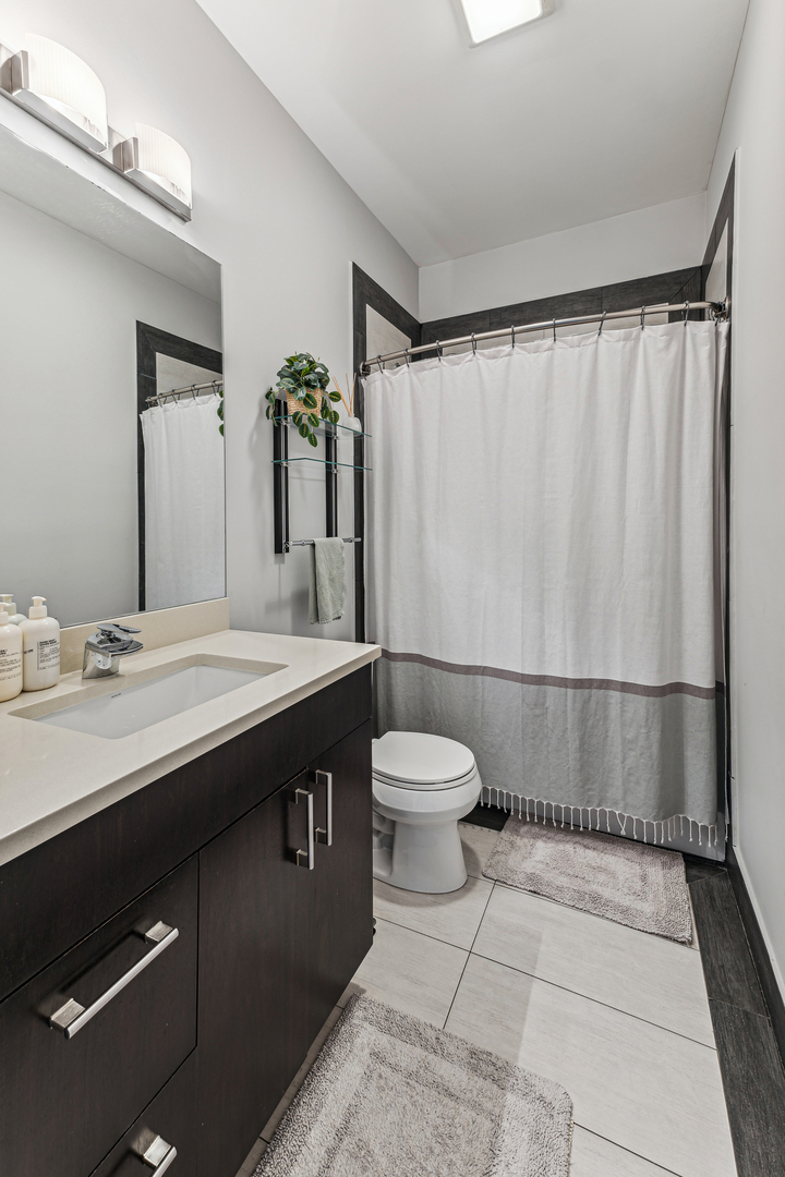 1443 W Thomas Street Unit: 2E