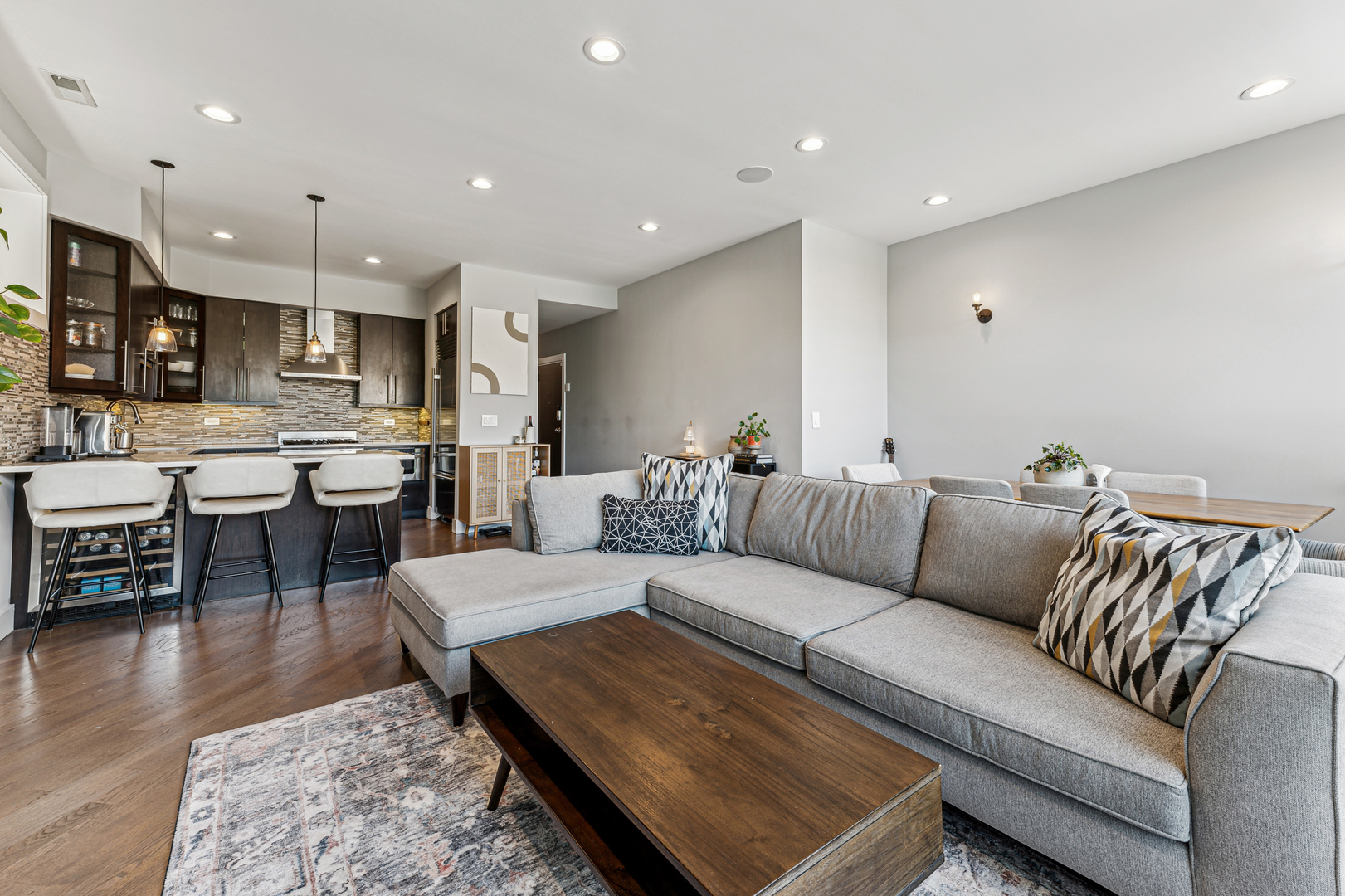 1443 W Thomas Street Unit: 2E