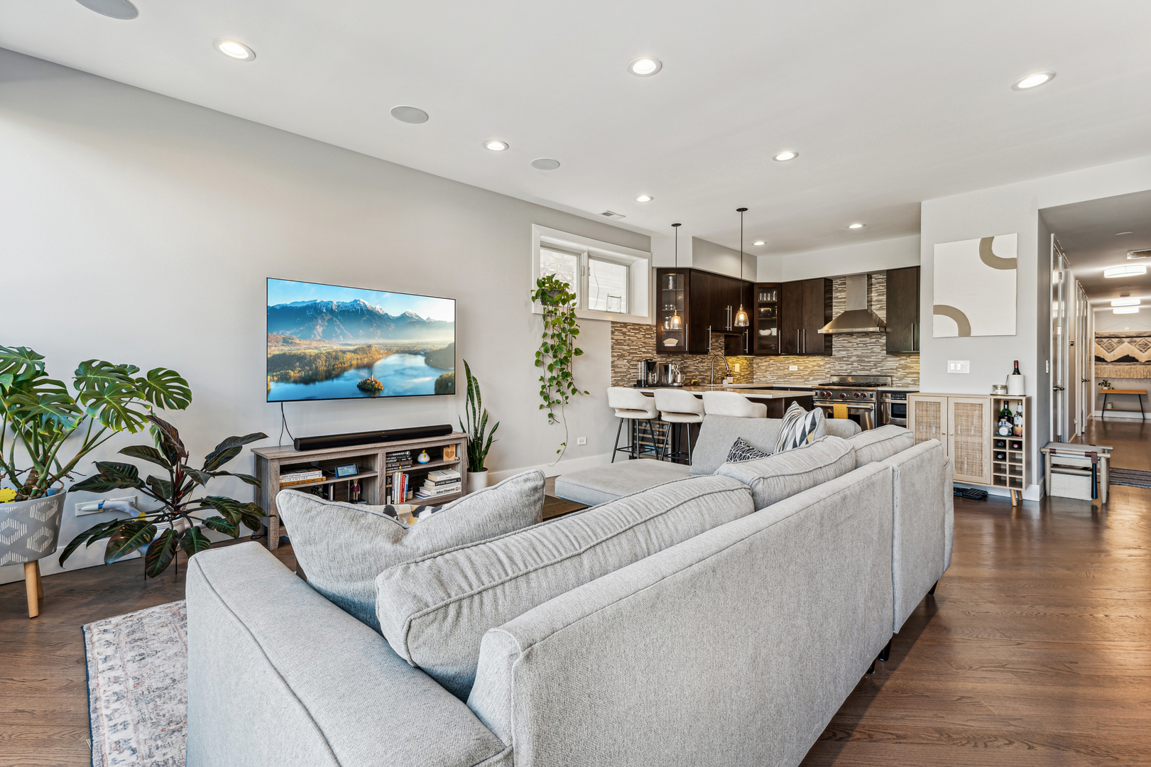 1443 W Thomas Street Unit: 2E