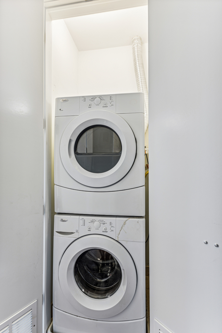 1443 W Thomas Street Unit: 2E