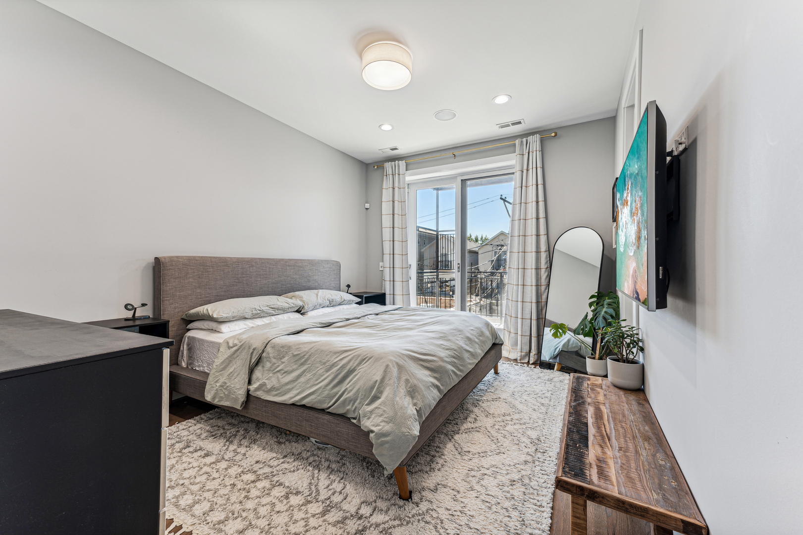 1443 W Thomas Street Unit: 2E